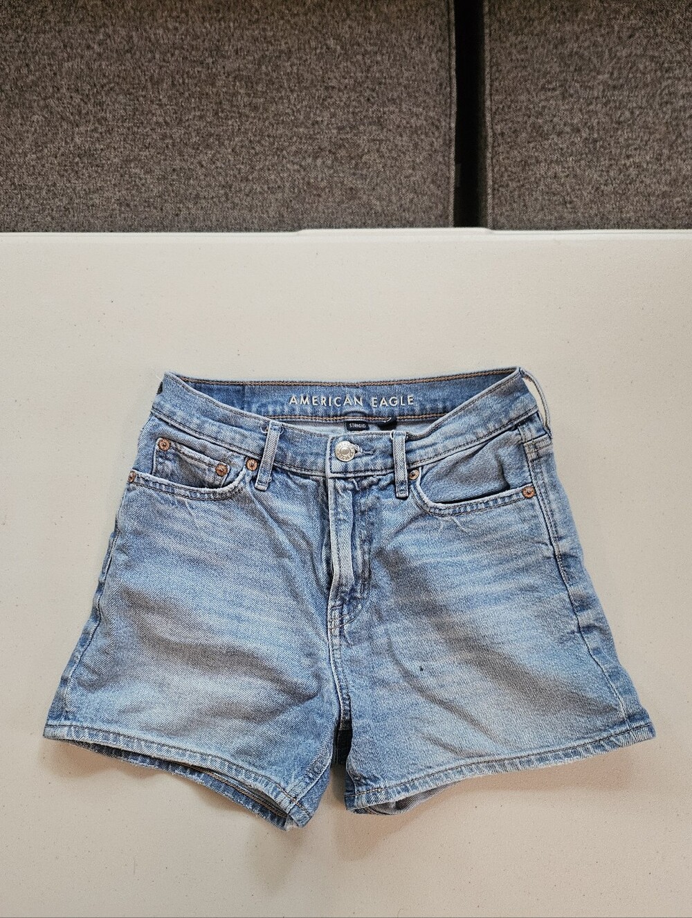 American Eagle Outfitters Light Wash Strigid Jean Shorts Size Womens 000